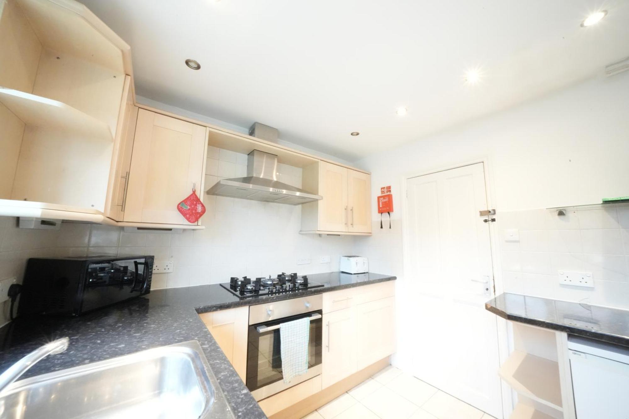 Airport Comfy Stay Harmondsworth Exterior foto