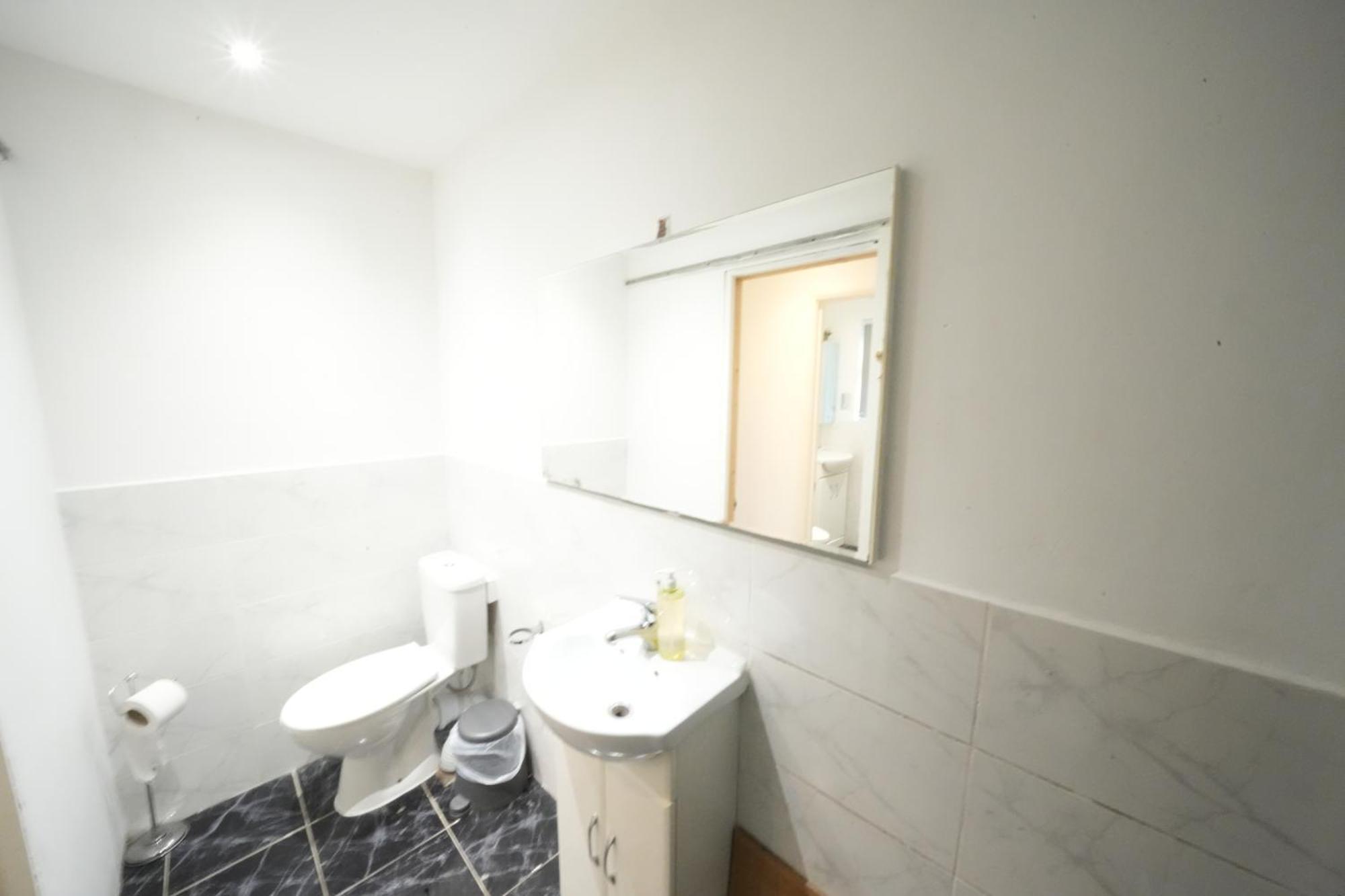 Airport Comfy Stay Harmondsworth Exterior foto