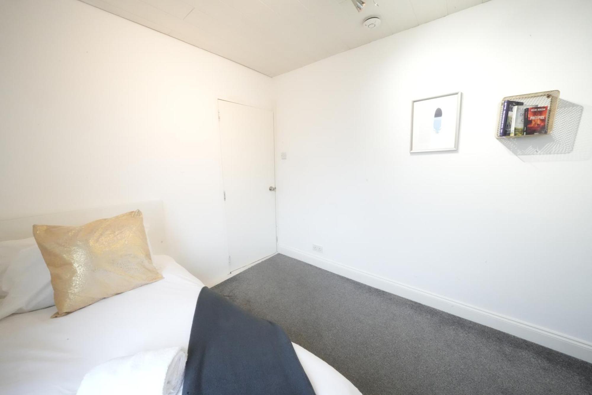 Airport Comfy Stay Harmondsworth Exterior foto