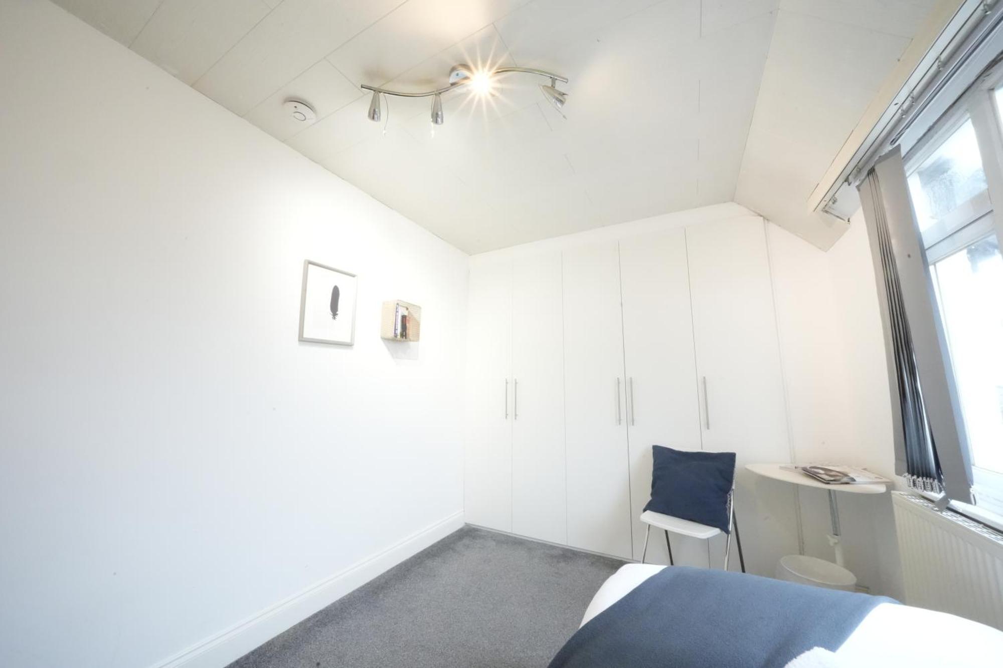 Airport Comfy Stay Harmondsworth Exterior foto