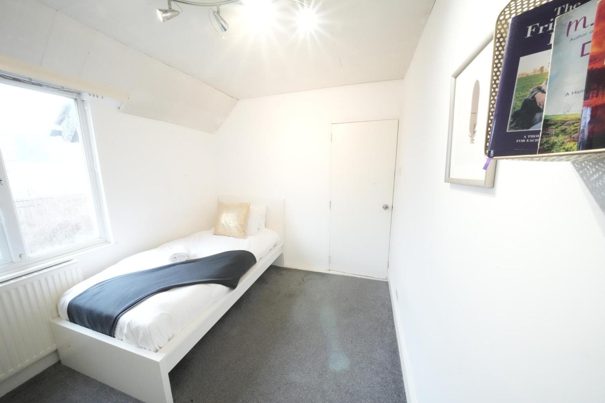 Airport Comfy Stay Harmondsworth Exterior foto