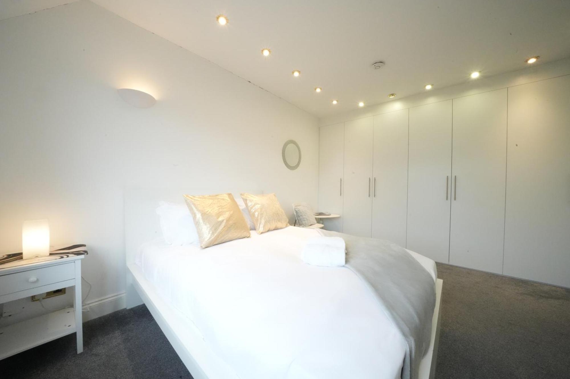 Airport Comfy Stay Harmondsworth Exterior foto