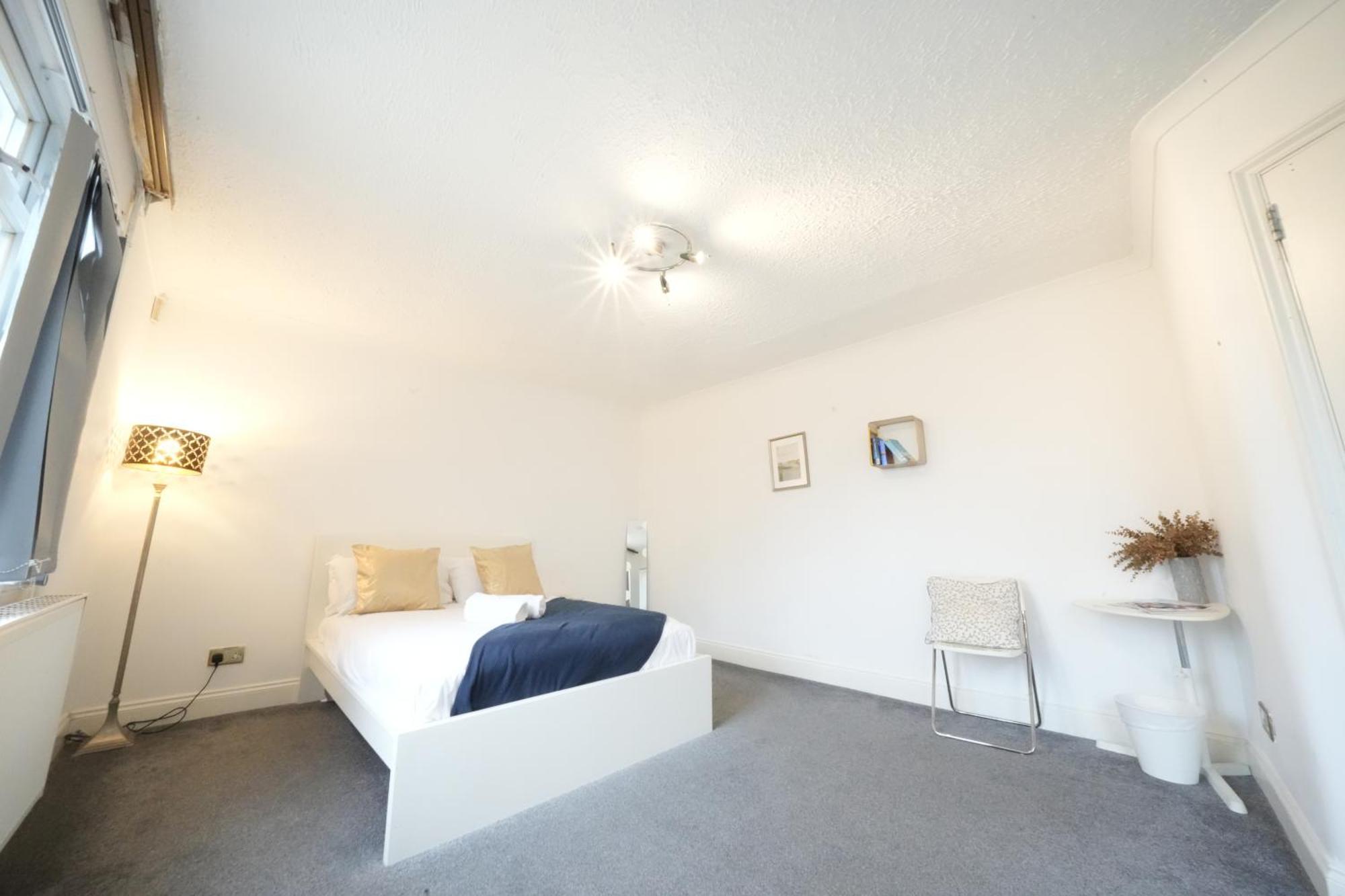 Airport Comfy Stay Harmondsworth Exterior foto
