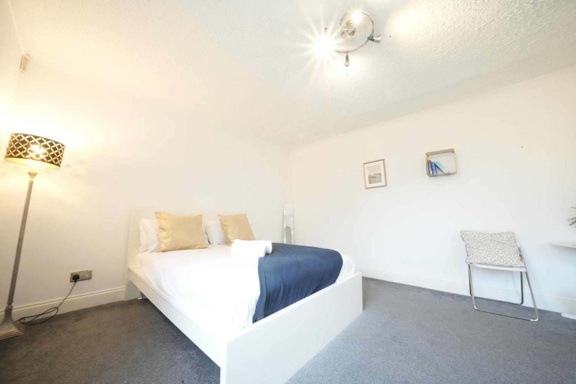 Airport Comfy Stay Harmondsworth Exterior foto